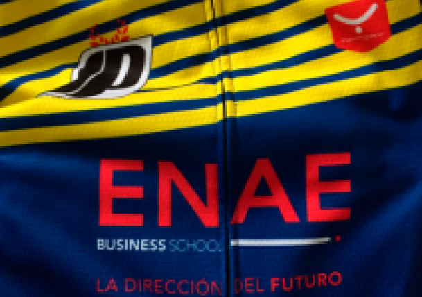 ENAE Business School patrocina el club Bitec Tri Impulso, uno de los clubes de Triatlón más numerosos de la Región de Murcia